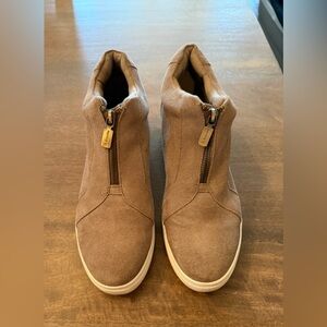 Blondo Glenda Waterproof Suede Zip Up Shoe